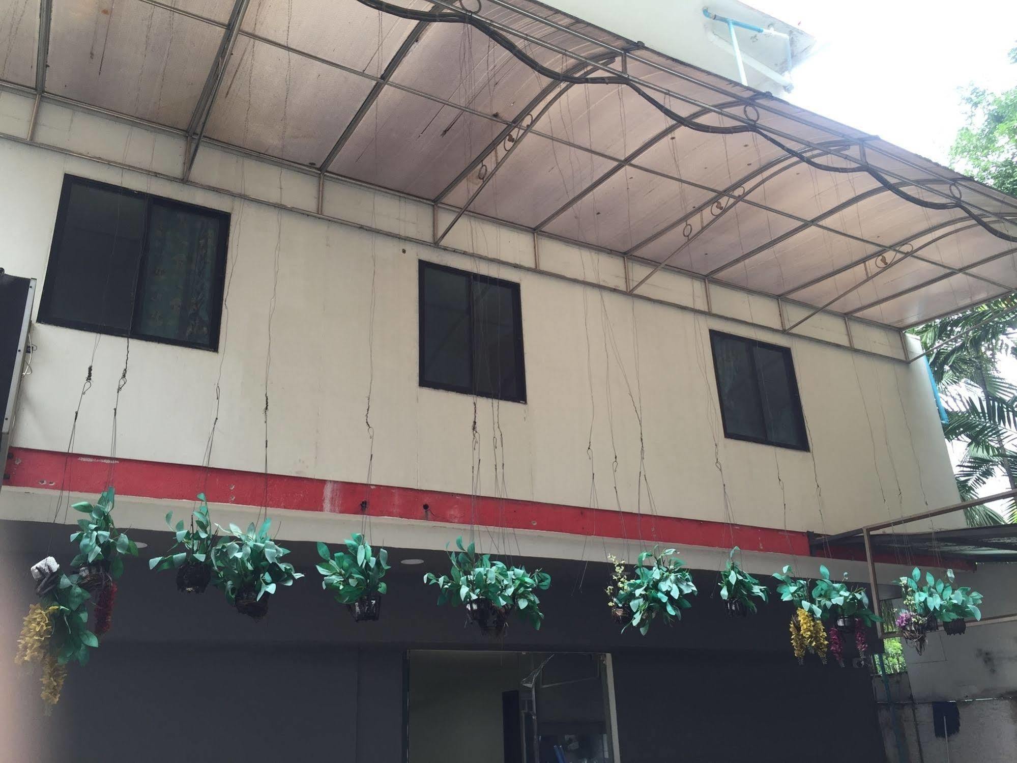 Uno Inn Bangkok Exteriör bild
